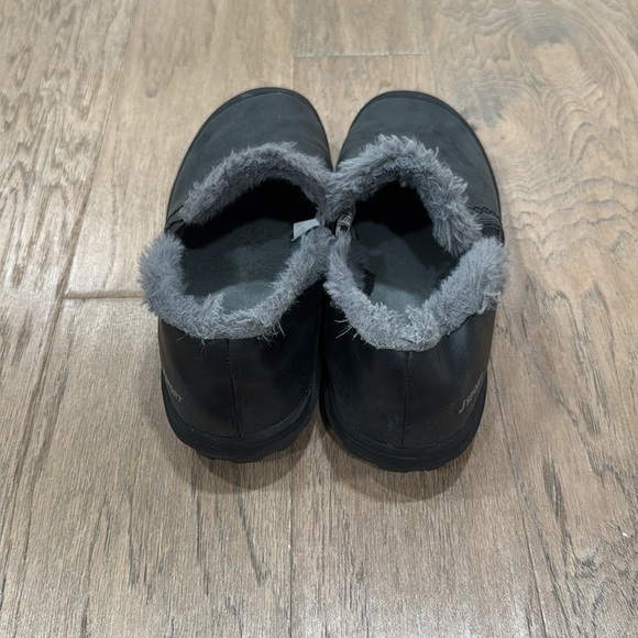 J Sport Shoes Womens 7.5M Willa Faux Fur Trim Slip On S2WLA01 Gray Suede Comfort - Picture 2 of 8